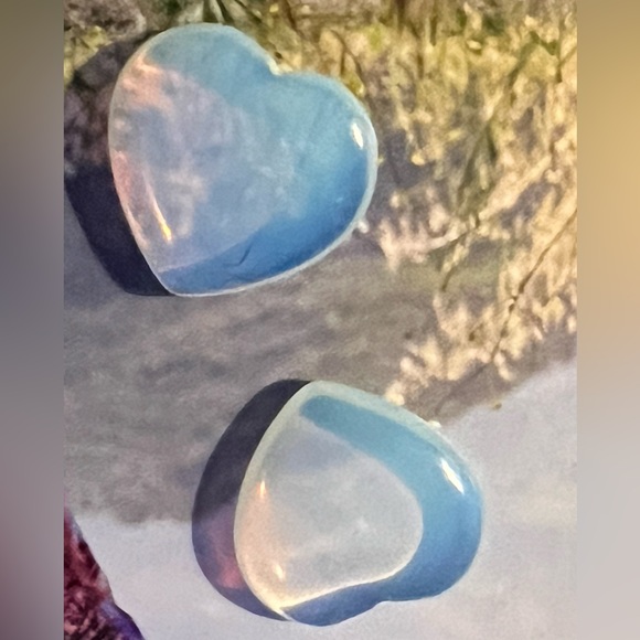 2 Opalite hearts - Picture 3 of 5